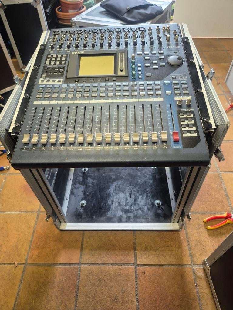 Yamaha o1v96 mengpaneel incl behringer ultragain en case, Ophalen, 120 watt of meer, Front, Rear of Stereo speakers, Overige merken