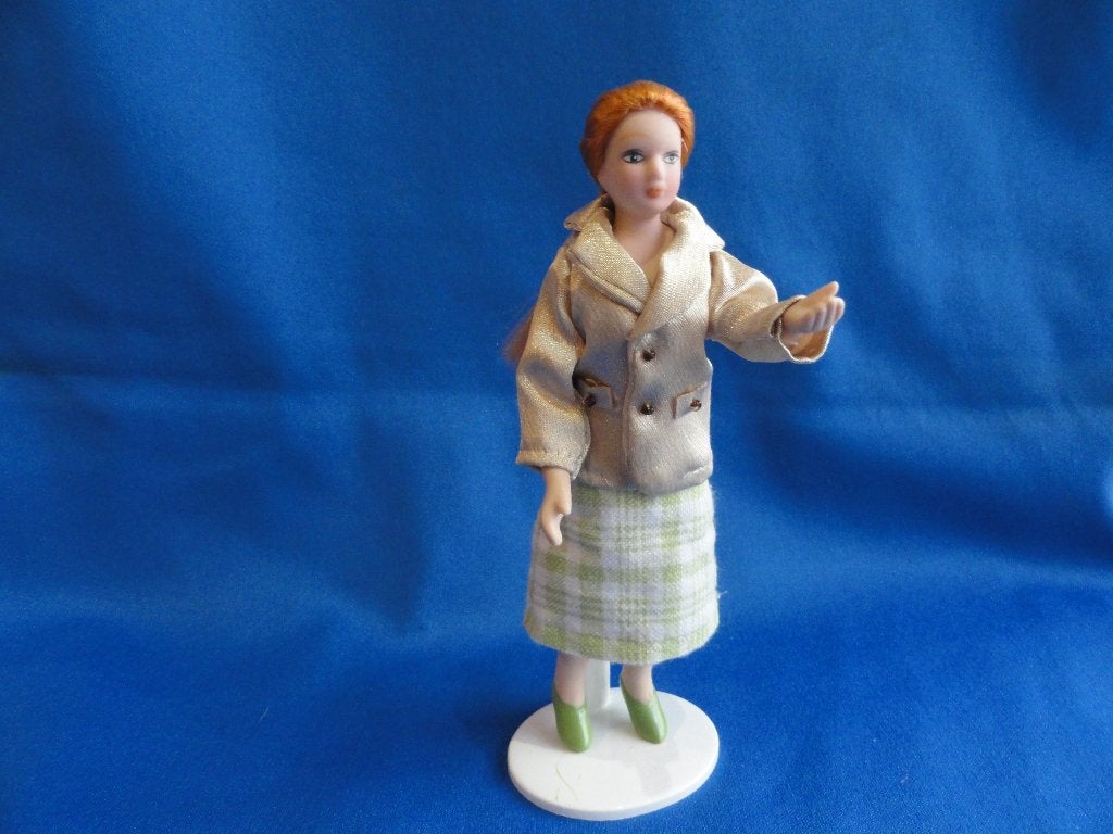 porseleinen damespopje, buigbaar, met kleding modern 1:12, Ophalen of Verzenden, Nieuw, Popje