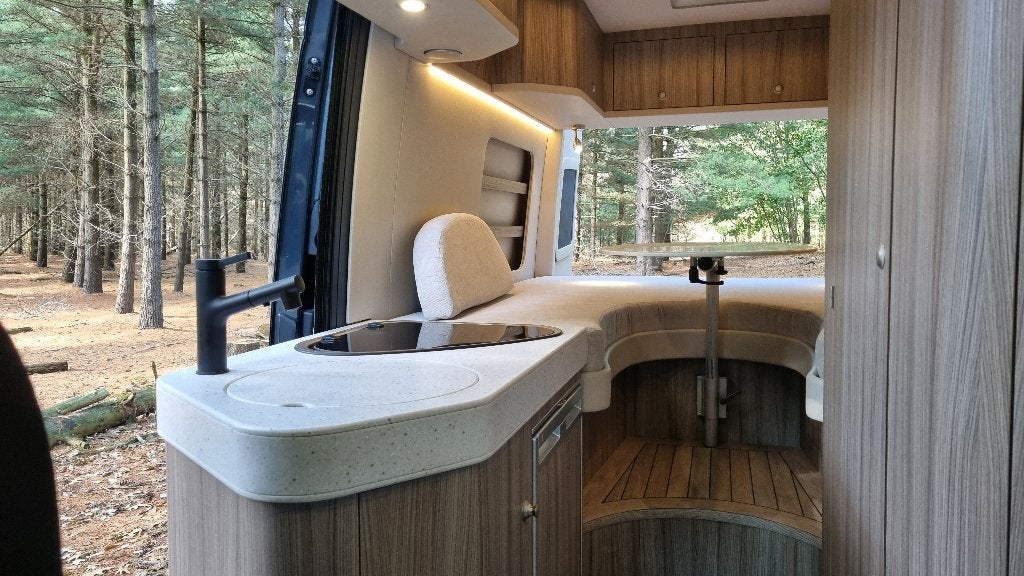 INNOVA ROADTRIP 4x2 + sperdifferentieel + liftkit | Offroad, Automaat, Buscamper of Camperbus, Koelkast, Tot en met 2