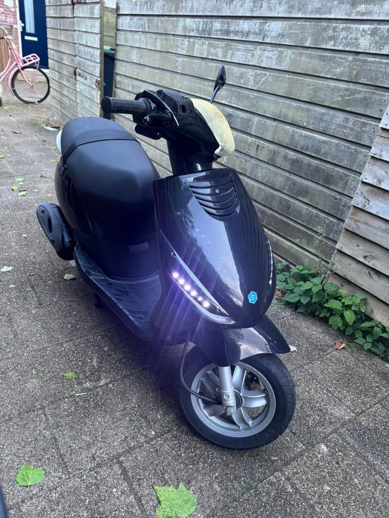 Piaggio zip brom 50cc 2005 4t (a1)(125cc)(180cc)(gilera), Fietsen en Brommers, Scooters | Piaggio, Ophalen of Verzenden, Zo goed als nieuw