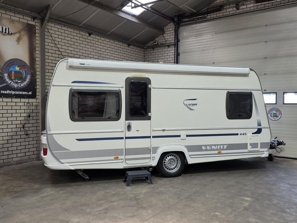 Foto 2 van Fendt Saphir 445 TFB 2012 / Frans bed/ Rondzit/ Mover