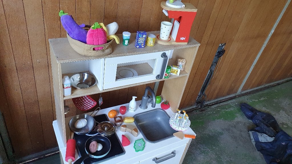 Duktig speelkeuken met veel accessoires: pannen, koffiezet-, Kinderen en Baby's, Speelgoed | Speelkeukens, Ophalen, Zo goed als nieuw