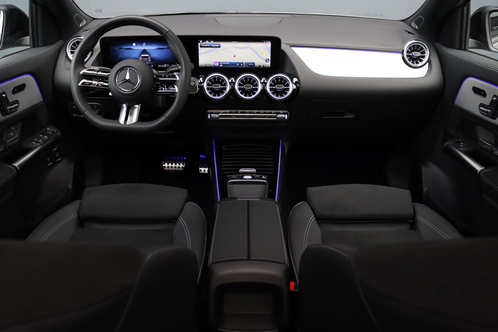 Foto 2 van Mercedes-Benz GLA 250 e AMG Line | Panoramadak | Burmester |