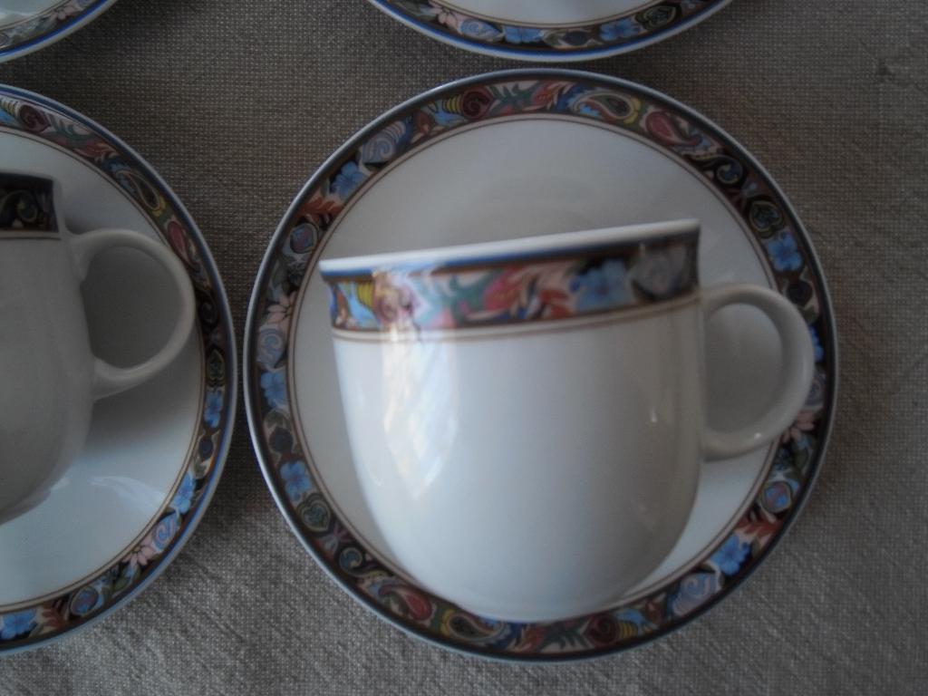 4 kop en schotels kronester bavaria, Huis en Inrichting, Keuken | Servies, Gebruikt, Ophalen of Verzenden, Overige stijlen, Kop(pen) en/of Schotel(s)