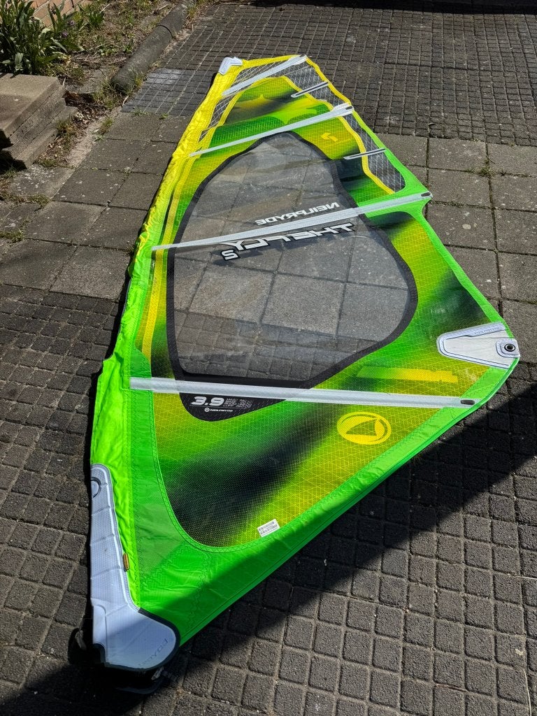 Neil Pryde The Fly v2 3.9m2, Ophalen, Met draagtas, 3.5 tot 5 m², Zo goed als nieuw