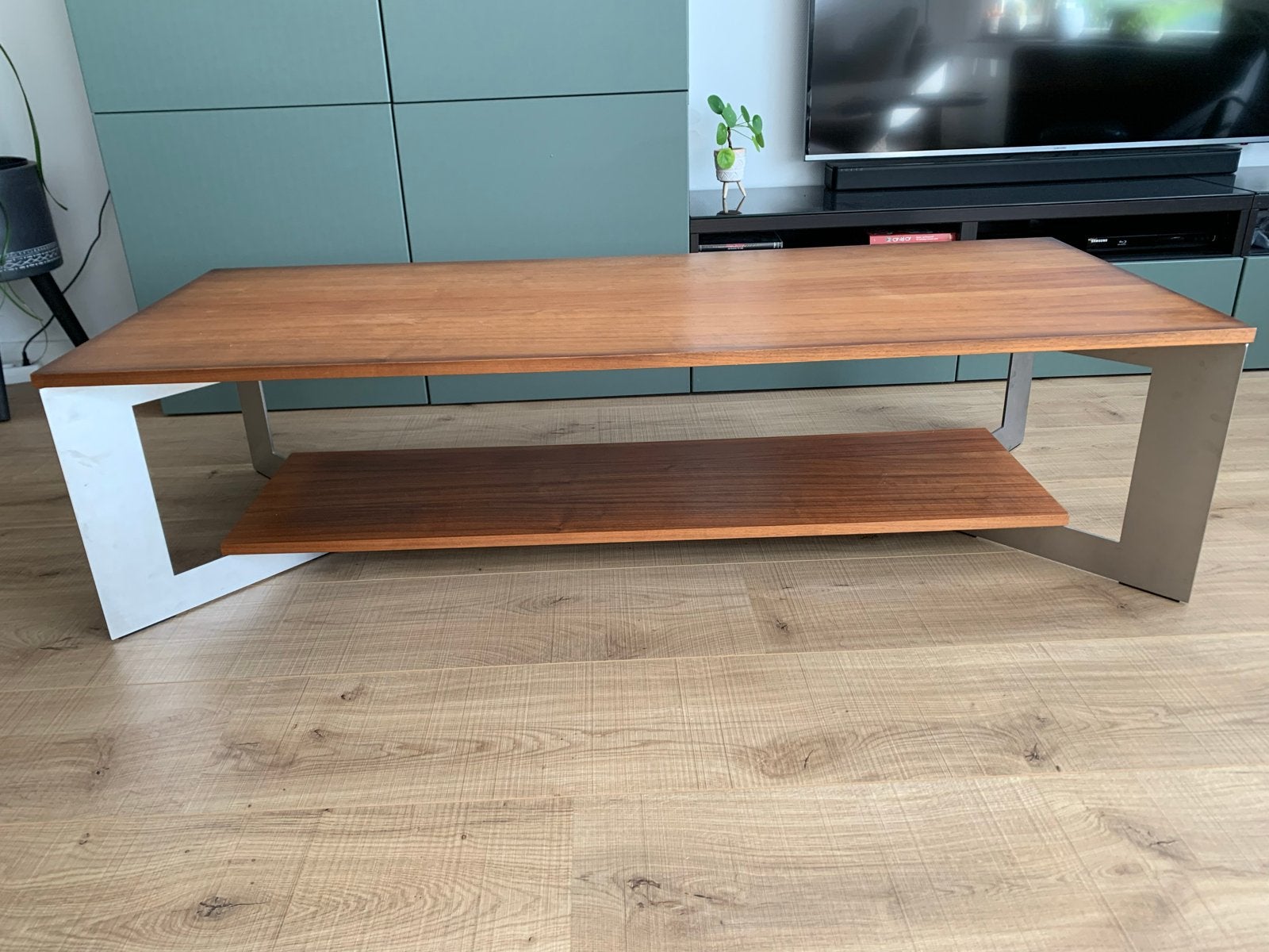 Salontafel met houten blad en metalen onderstel, Ophalen, Gebruikt, 100 tot 150 cm, 50 tot 100 cm