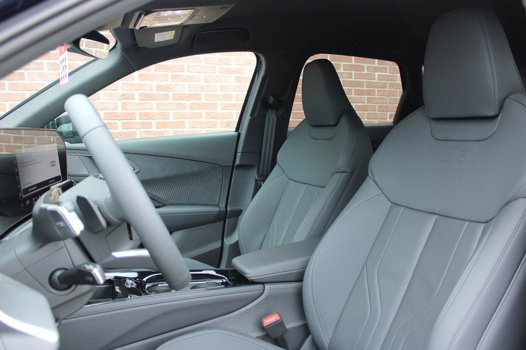 Audi Q3 1.5 272PK e-hybrid S edition |LEDER|MATRIX|AMBIENT-P, Auto's, Audi, 1800 kg, Zwart, 4 cilinders, Blauw