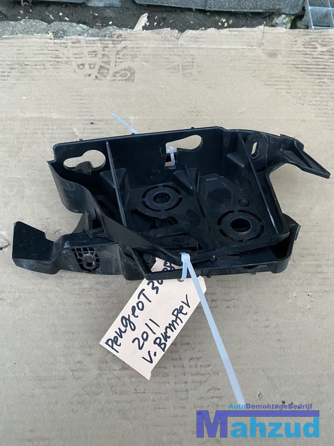 PEUGEOT 3008 Voorbumper bumper steun houder voor links recht, Taurusavenue 1
2132 LS  Hoofddorp, NL, Gebruikt, Contact.group@renault.com