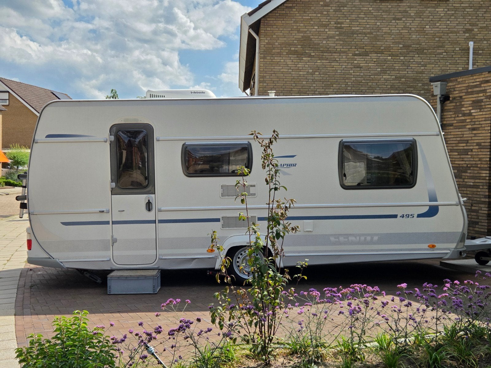 Fendt Saphir 495 TFK  - Ruime gezinscaravan met stapelbed, Caravans en Kamperen, Caravans, Ringverwarming, Vast bed, Treinzit