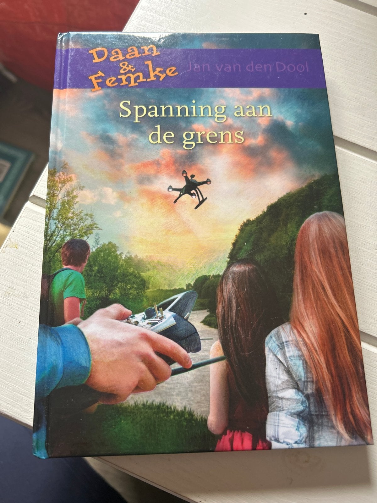 Daan & Femke: Spanning aan de grens - Jan van den Dool, Ophalen of Verzenden, Zo goed als nieuw, Fictie algemeen