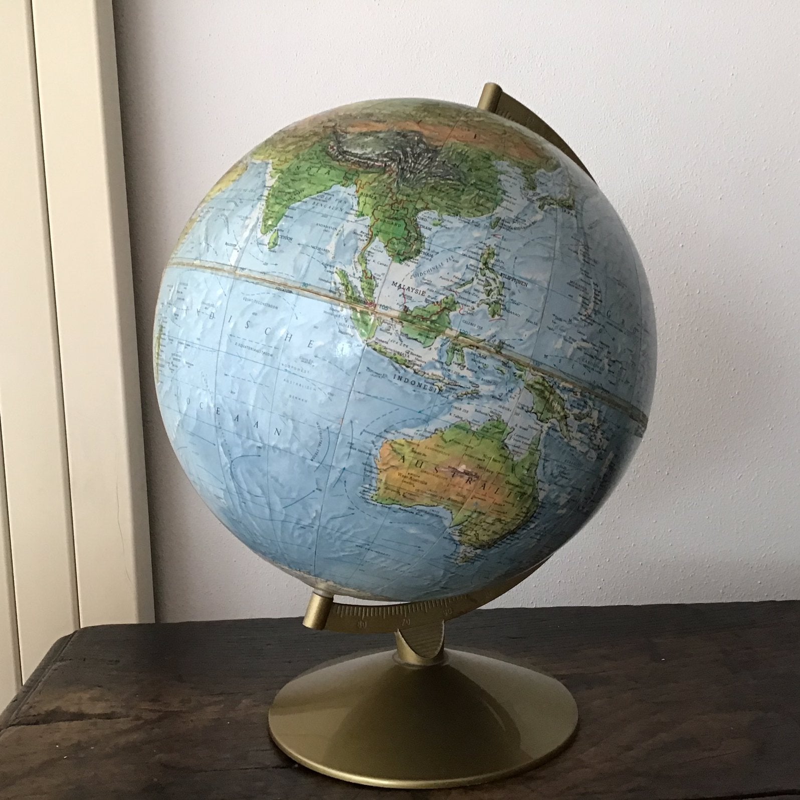 Globe op voet A/S Danemark vintage, Gebruikt, 30 cm, Fysische wereldbol, Ophalen of Verzenden