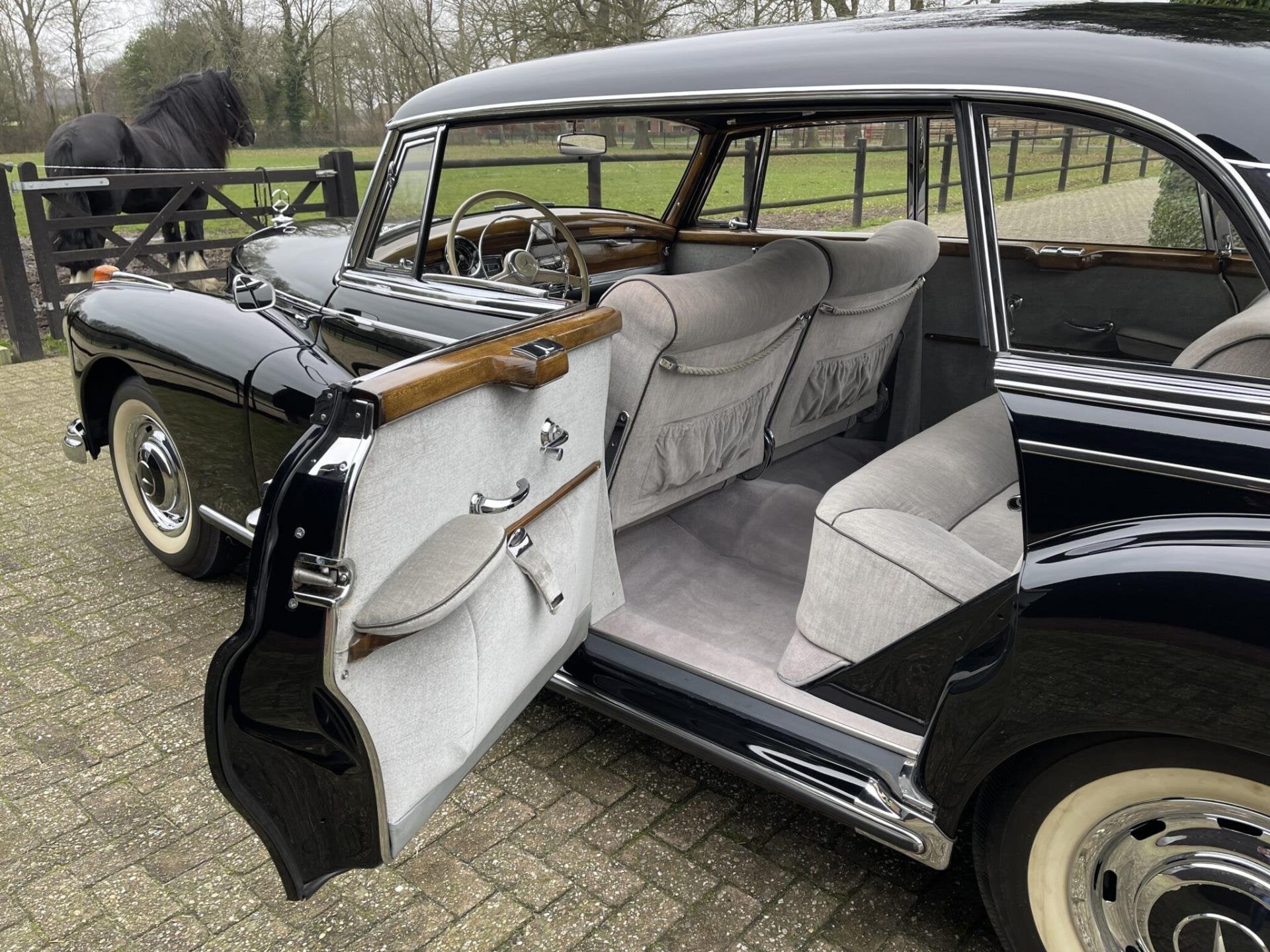 Mercedes-Benz 300 D Adenauer, gerestaureerd, Velours, foto 12