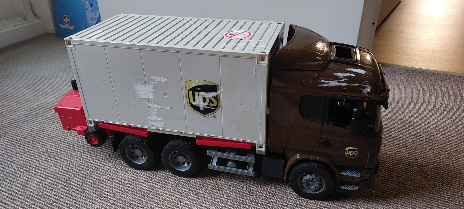 Bruder UPS Vrachtwagen met Container en Vorkheftruck, Ophalen of Verzenden, Gebruikt