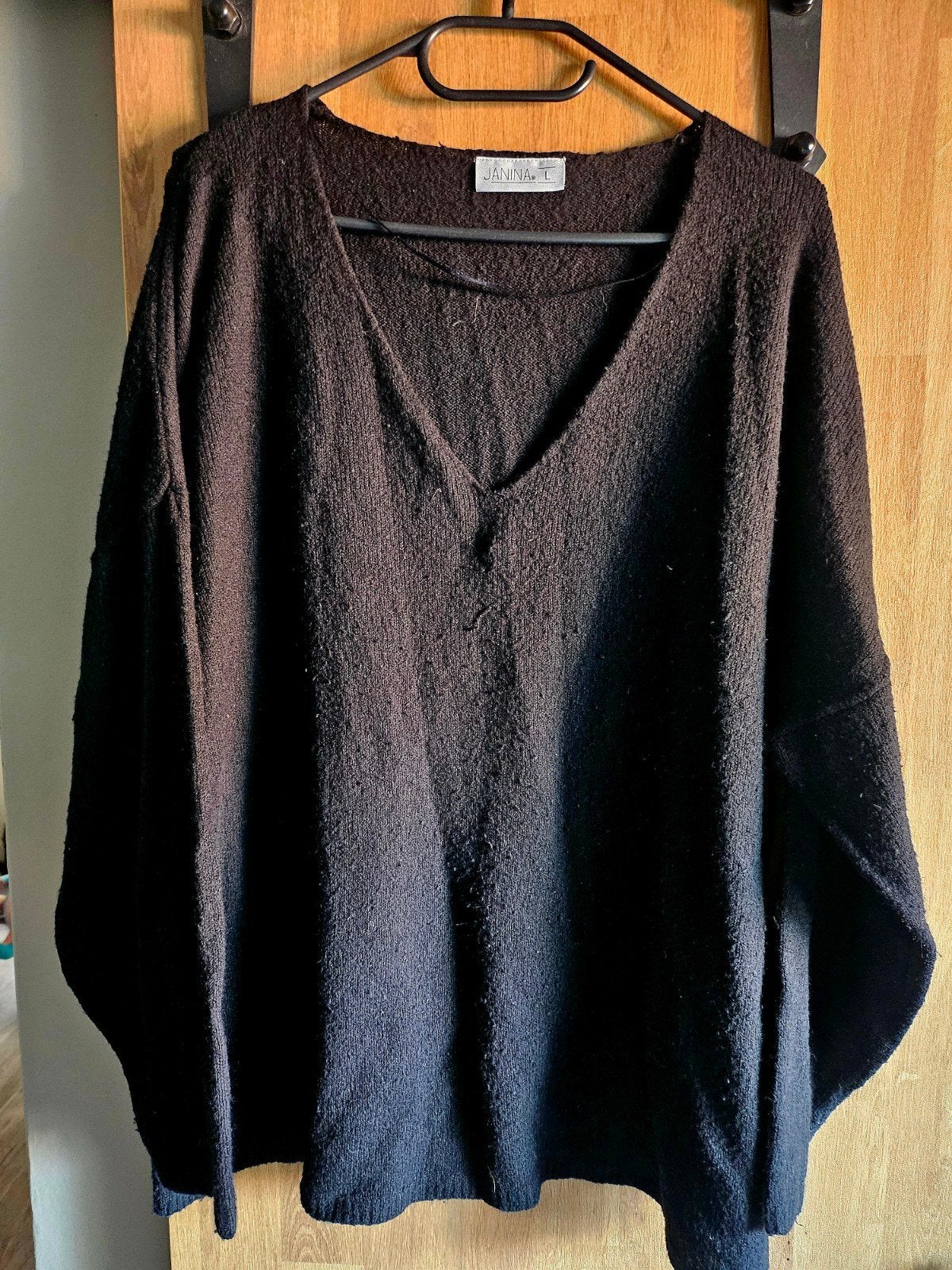 Zwarte Janina trui met V-hals, maat L, Kleding | Dames, Janina, Ophalen of Verzenden