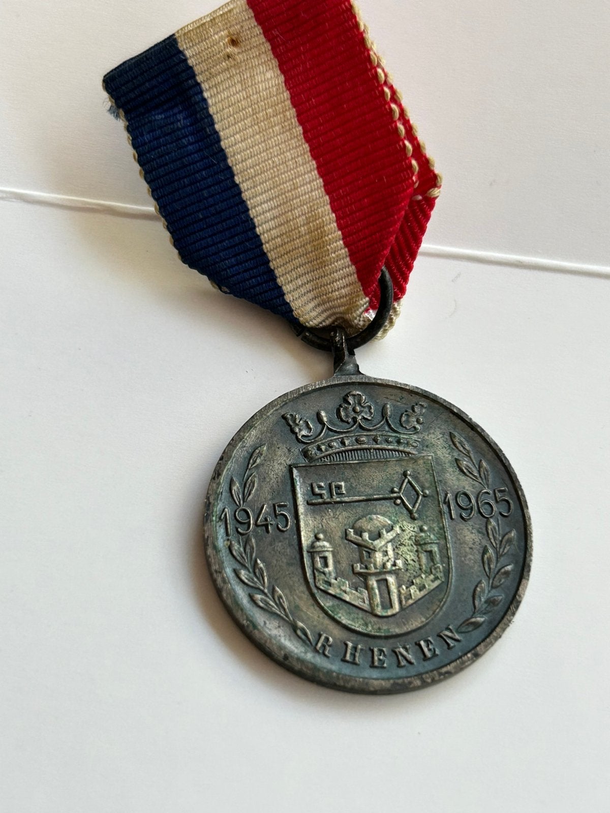 Herdenkingsmunt 1945-1965 RHENEN, Postzegels en Munten, Ophalen of Verzenden, Overige materialen, Nederland