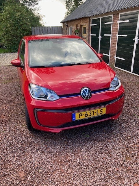 Volkswagen up! Elektromotor 82pk 5D 2020 Rood, 83 pk, Stof, 37 €/maand, 4 stoelen