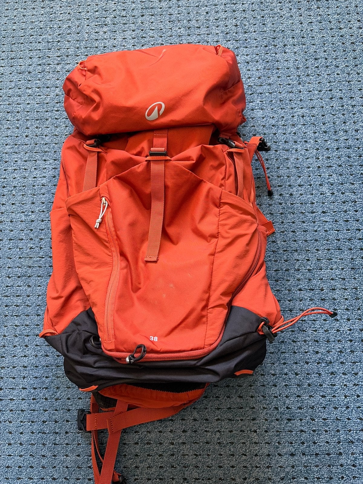 Quechua Forclaz 38 liter rugzak - Oranje, Gebruikt, 25 tot 40 cm, Ophalen of Verzenden, Trekking