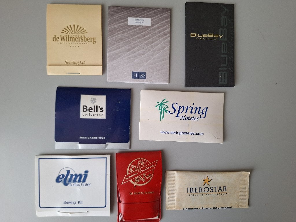Naaigarnituurtjes van diverse hotels, Ophalen of Verzenden, Zo goed als nieuw