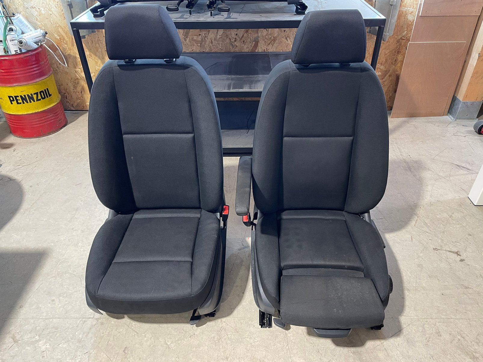 Mercedes Benz Sprinter W907 voorstoelen stof zwart, Auto-onderdelen, Interieur en Bekleding, Ophalen, Gebruikt, Mercedes-Benz