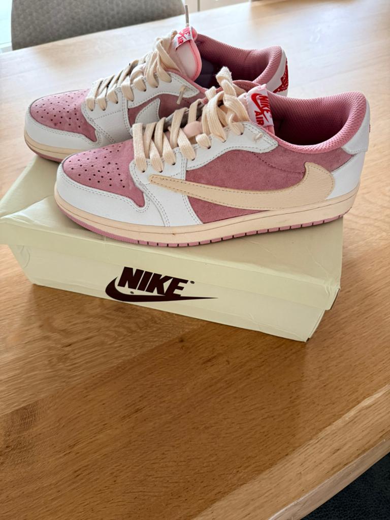 Jordan 1 low retro Travis Scott Shy Pink 44, Kleding | Heren, Schoenen, Verzenden, Zo goed als nieuw, Overige kleuren