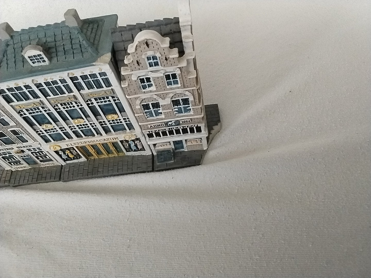 Miniatuur grachtenpandjes met bootje - Amsterdam, Ophalen of Verzenden, Gebruikt