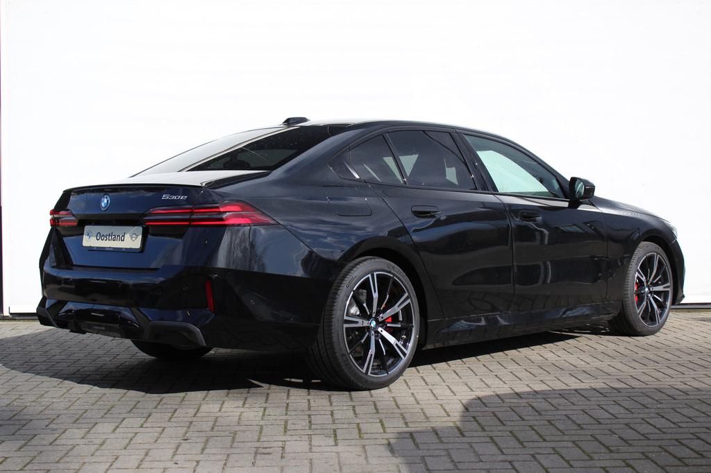 BMW 5 Serie 530e M Sport Automaat / Panoramadak / Trekhaak /, Automaat, 1998 cc, Achterwielaandrijving, Zwart