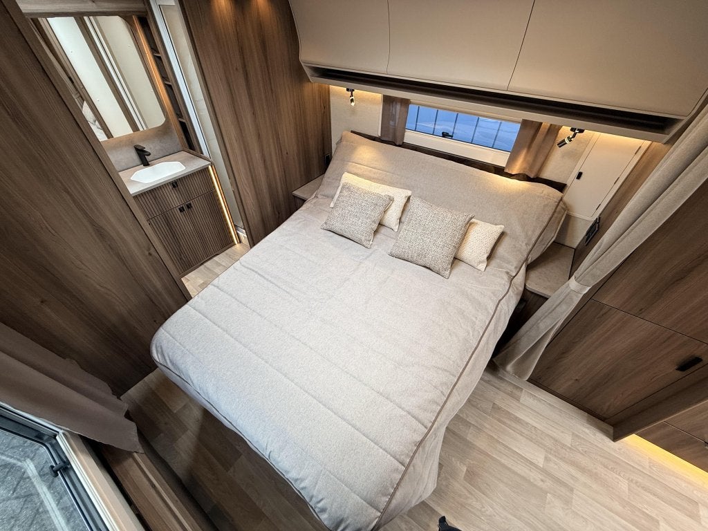 Kabe Imperial 780 TDL E8, Rondzit, Schokbreker, Bedrijf, Kabe