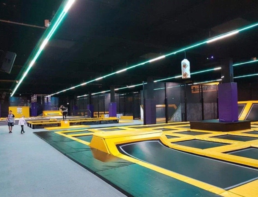 YouJump Rijswijk 10-rittenkaart voor 90min springen, Drie personen of meer, Ticket of Toegangskaart
