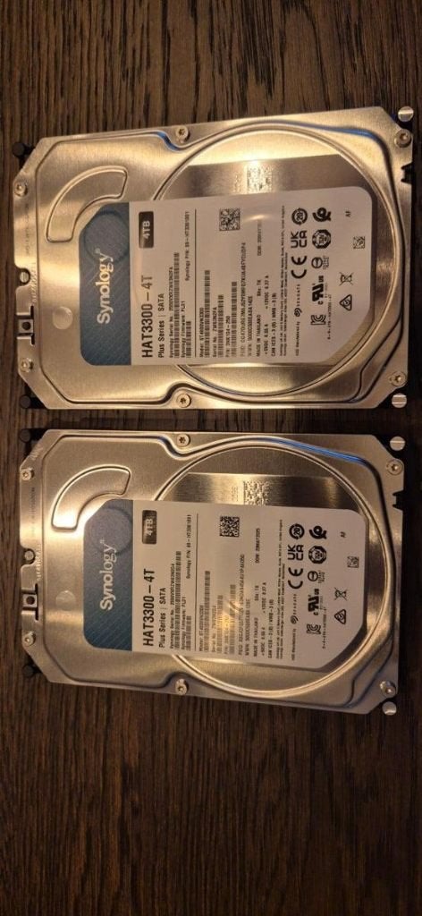 2x Synology Plus Series HAT3300-4T 4TB SATA HDD, Ophalen, Nieuw, Desktop, HDD