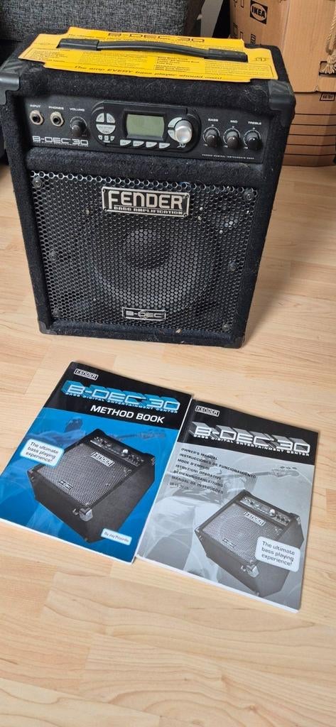 Fender B-dec bas oefenversterker - Incl boek & handleiding, Ophalen, Gebruikt, Basgitaar, Minder dan 50 watt