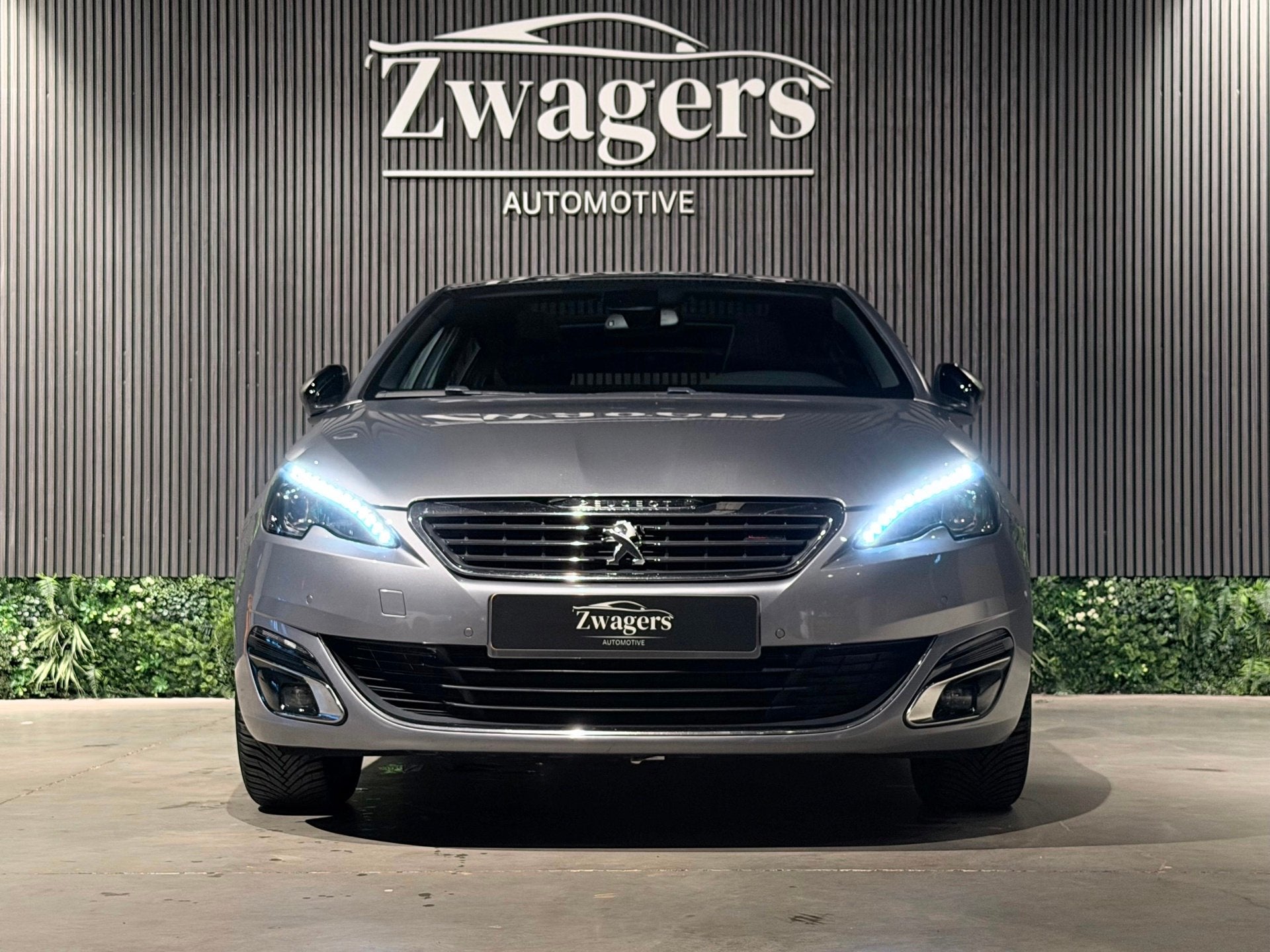 Peugeot 308 1.2 PureTech GT-line | Pano | Navi | Airco | Cam, Gebruikt, Met garantie (alle), 49 €/maand, Origineel Nederlands