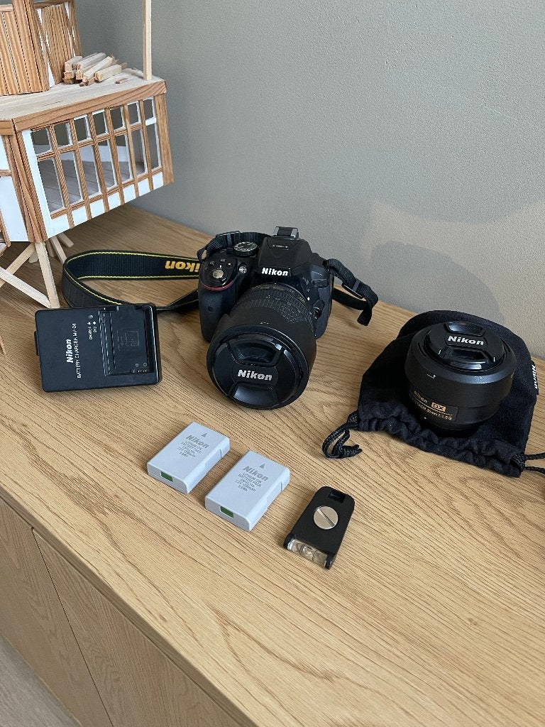 Nikon D5300 + 2 lenzen complete set, Spiegelreflex, Kantelbaar/draaibaar scherm, Ophalen of Verzenden, Zo goed als nieuw