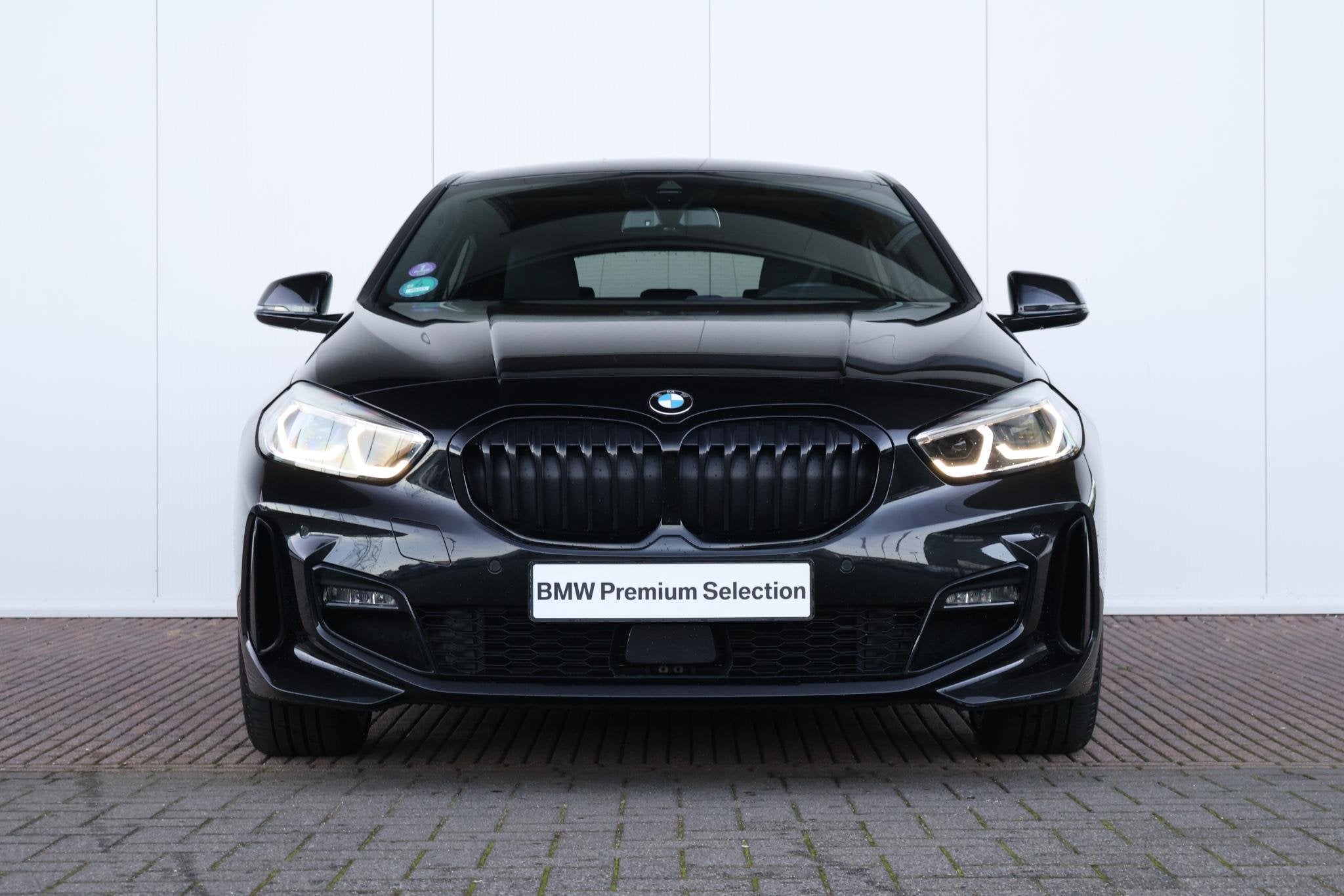 BMW 1-serie 118i | M-Sport Pakket | Stuur & Stoelverwarming, Auto's, Gebruikt, Met garantie (alle), Zwart, Bedrijf