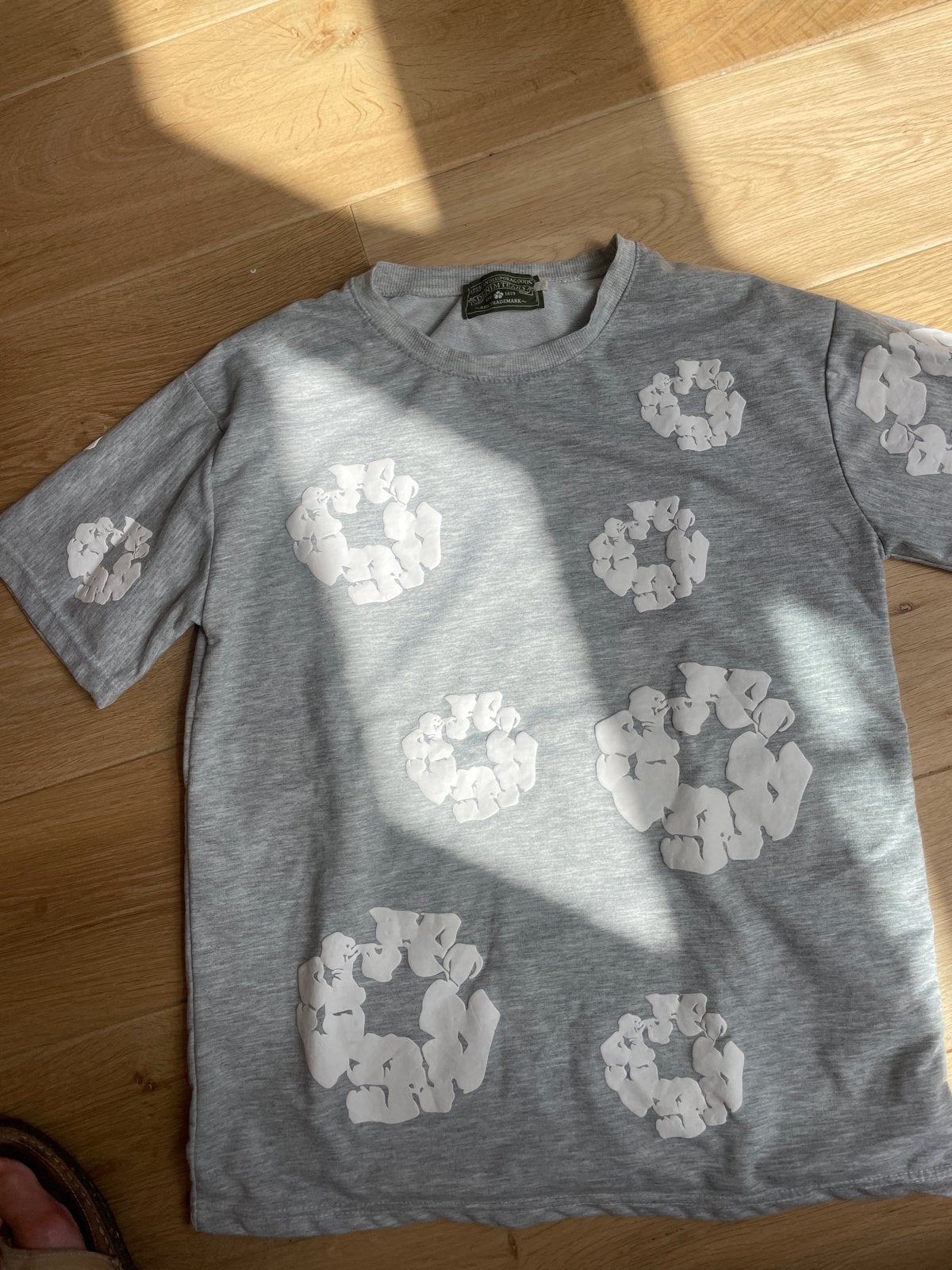 Denim Tears T-shirt met bloemenprint, Ophalen of Verzenden, Zo goed als nieuw, Maat 52/54 (L), Grijs