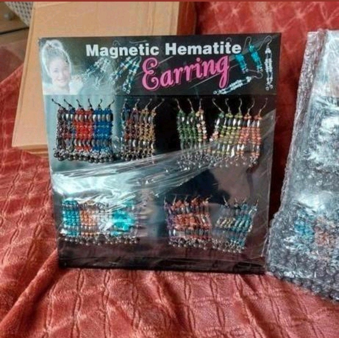 Oorbellen hermatite, magnetisch 18paar op blister (NIEUW., Overige materialen, Hangers, Overige kleuren, Nieuw