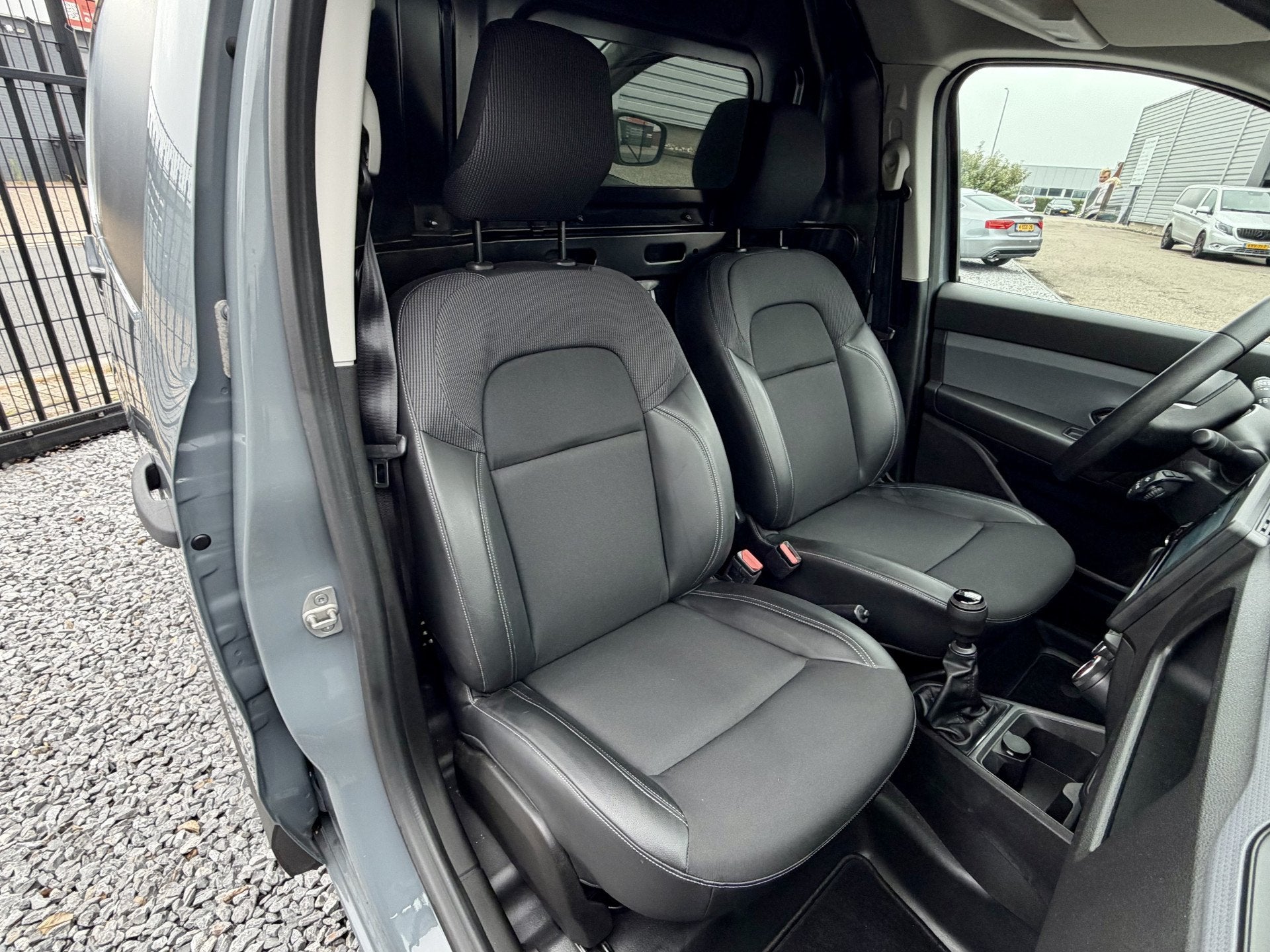 Renault Express 1.3 TCe Camera|Carplay|Leer|PDC|Cruis Grijs!, Voorwielaandrijving, Dealer onderhouden, Stof, Gebruikt
