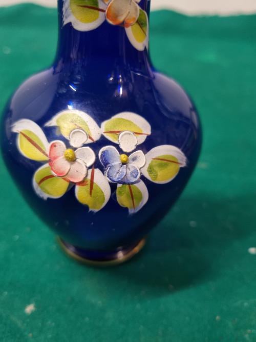 Vaas blauw glas beschilderd met bloemen, Huis en Inrichting, Woonaccessoires | Vazen, Ophalen of Verzenden, 'T Olde Gre-j, Info@toldegrej.nl