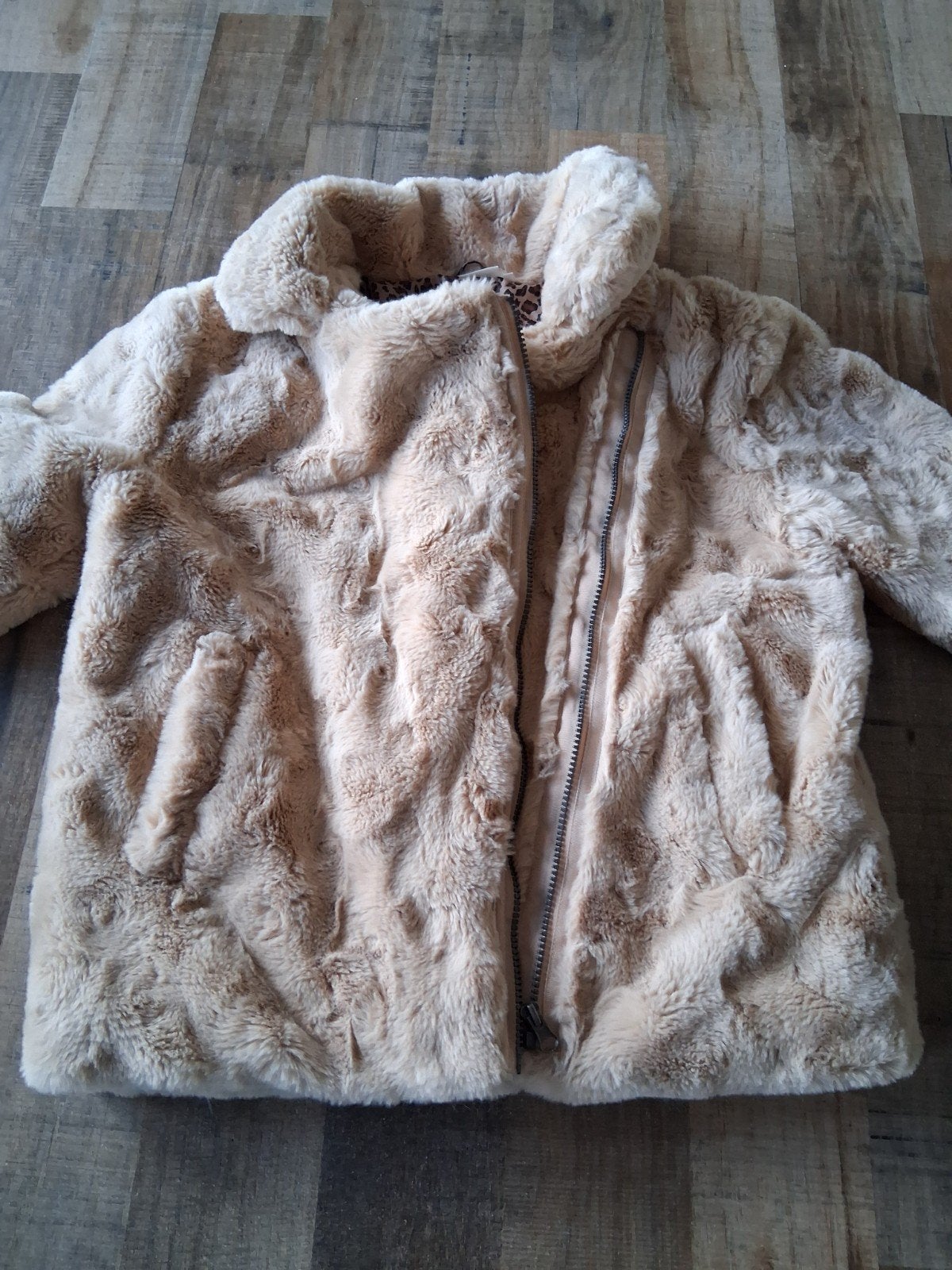 Zachte beige faux fur jas met luipaardprint voering, Ophalen, Zo goed als nieuw