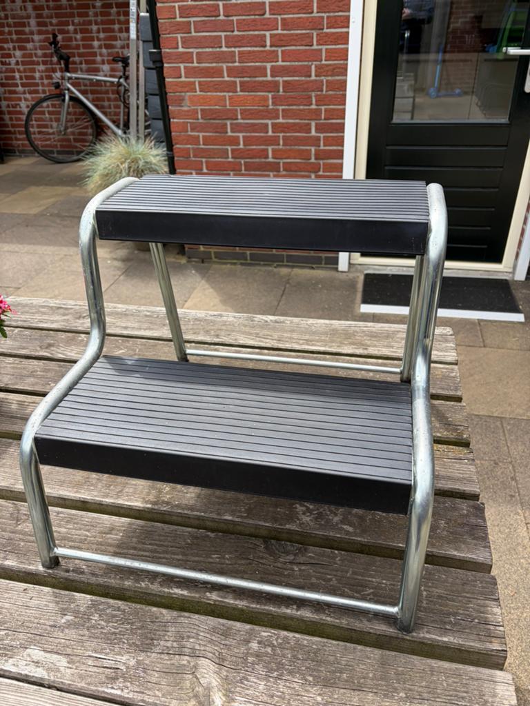 Stevig zwart opstapje, Caravans en Kamperen, Caravan accessoires, Ophalen, Gebruikt
