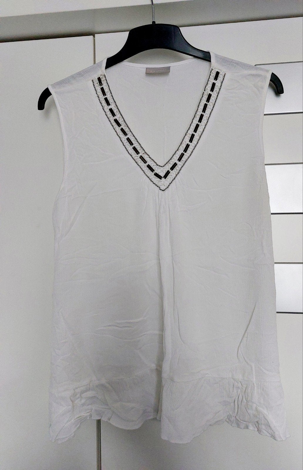 Te Witte top met kraaltjes maat 44., Kleding | Dames, Tops, Wit, Maat 42/44 (L), Ophalen of Verzenden, Zo goed als nieuw
