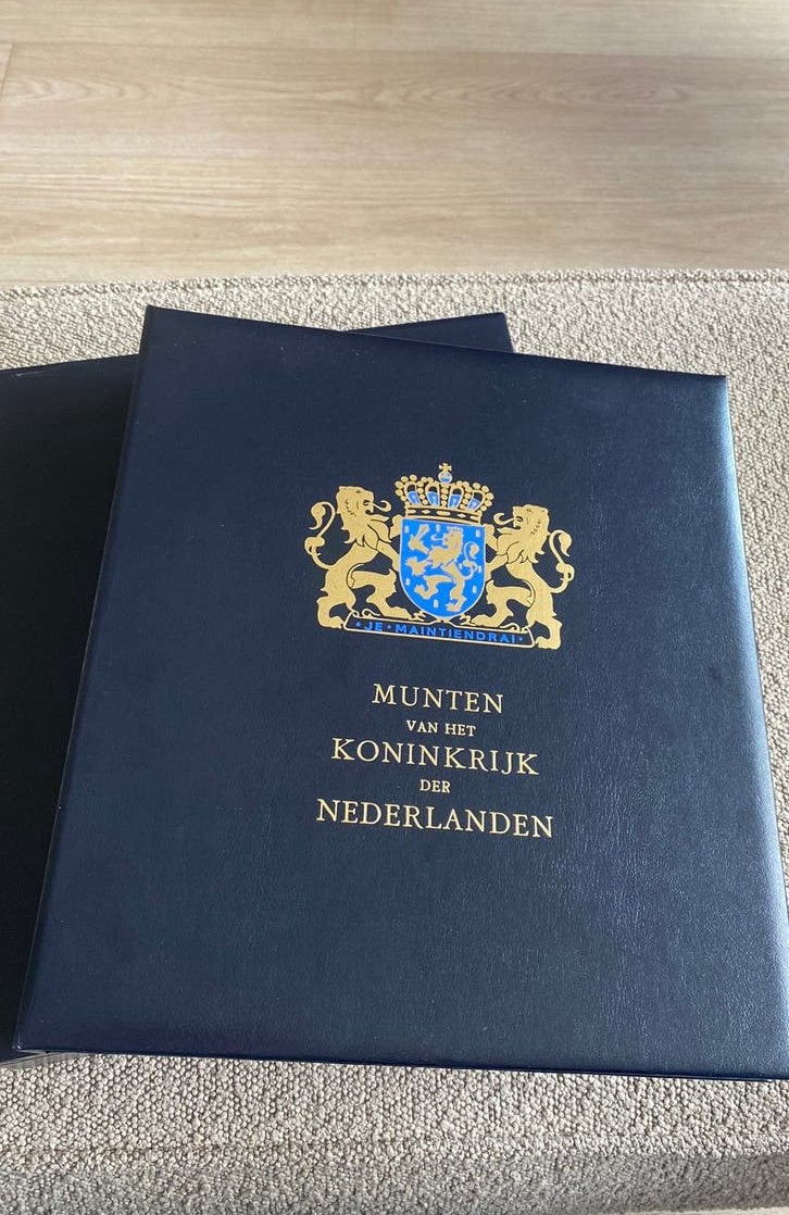 Davo muntenalbum met bewaardoos bijna compleet (geen zilver), Ophalen of Verzenden, Verzamelalbum