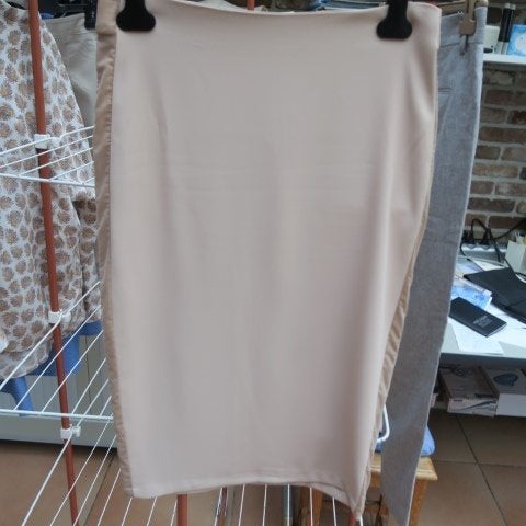 Rokje nieuw beige Kikisix mt L (kreukt niet), Kleding | Dames, Rokken, Beige, Maat 42/44 (L), Nieuw, Ophalen of Verzenden