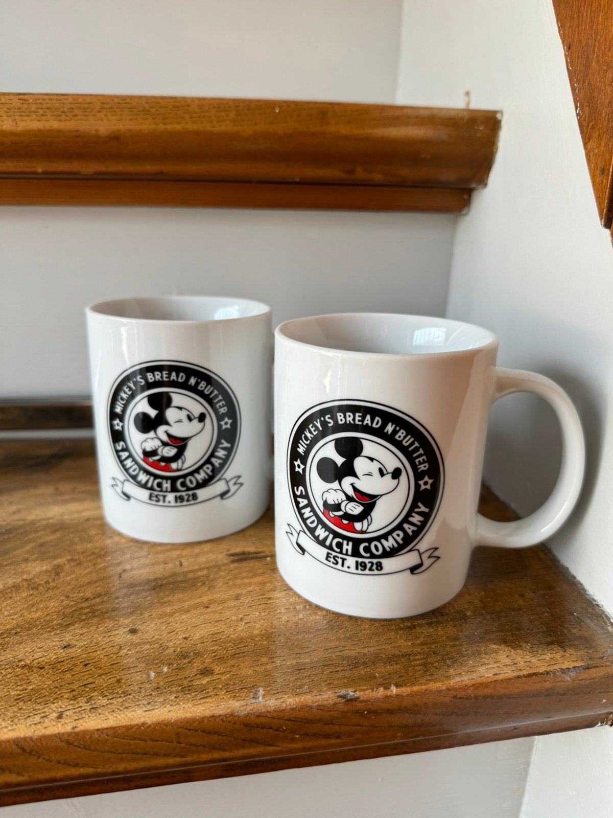 2x Disney Butler's Mickey Mouse Mok, Ophalen of Verzenden, Mickey Mouse, Zo goed als nieuw, Servies
