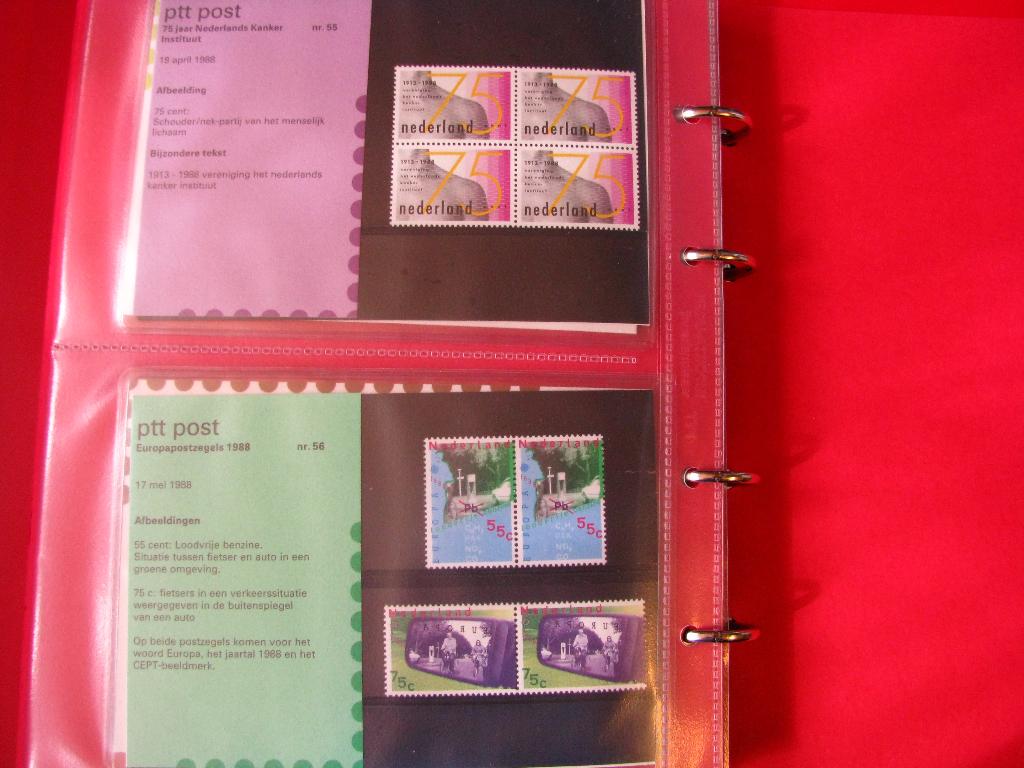 ptt mapjes 1 t/m 56 in album, Postzegels en Munten, Postzegels | Nederland, Ophalen of Verzenden, Na 1940, Postfris