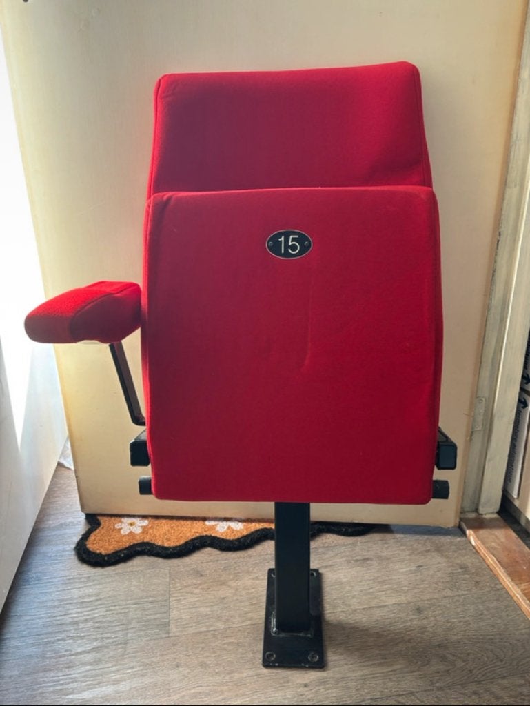 2x pluche theaterstoel, Gebruikt, Twee, Ophalen of Verzenden, Stof
