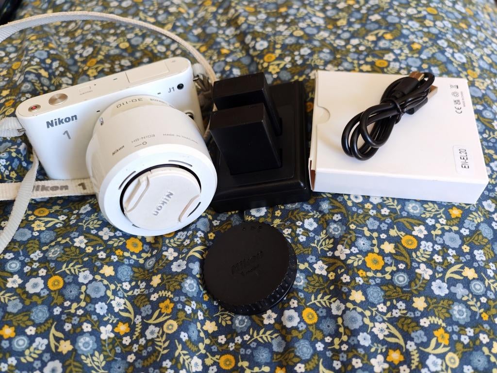 Nikon 1 J1 Compact Camera met 30-110mm lens en accessoires, Audio, Tv en Foto, Fotocamera's Digitaal, Gebruikt, Compact, Ophalen of Verzenden