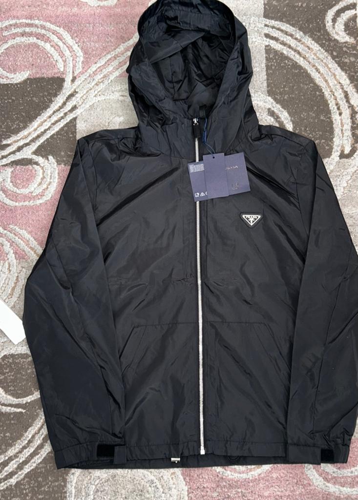 Maat XL zomerjas prada nieuw zwart re-nylon, Kleding | Heren, Ophalen of Verzenden, Nieuw, Maat 56/58 (XL), Zwart