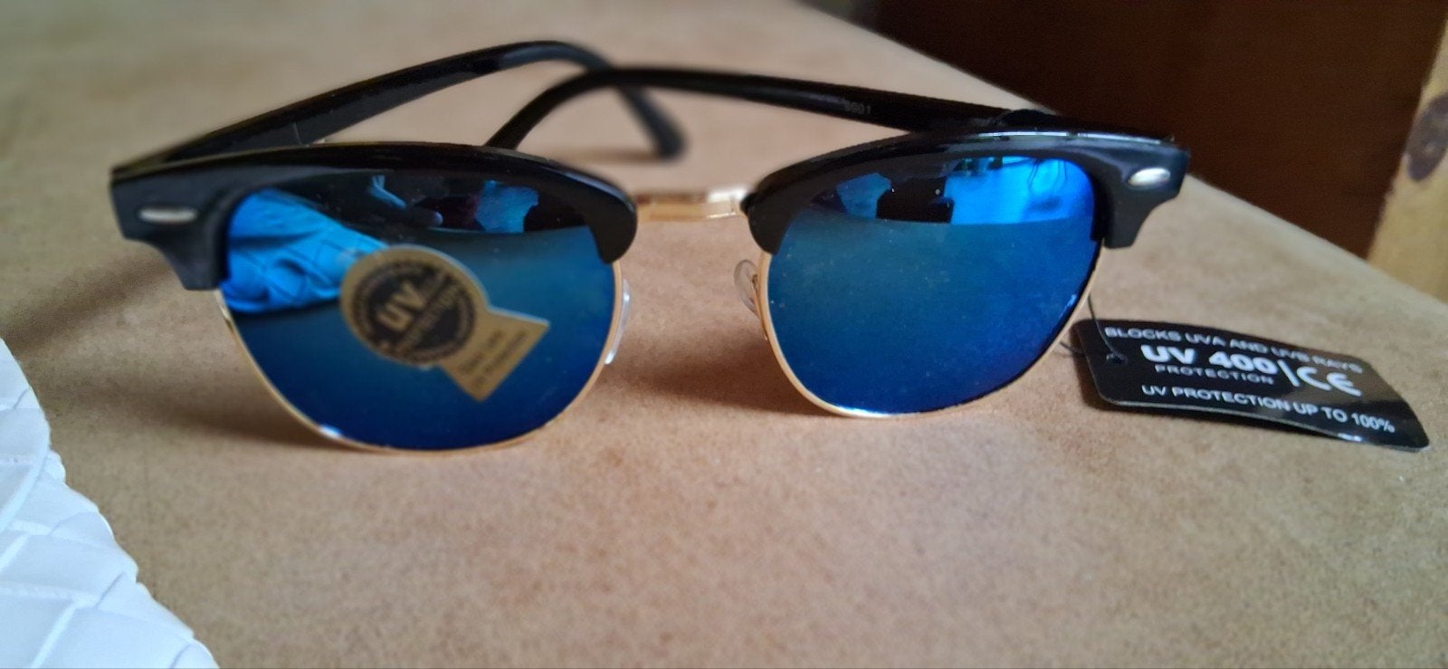 zonnebril UV 400 met tasje - Nieuw, Sieraden, Tassen en Uiterlijk, Zonnebrillen en Brillen | Dames, Ophalen of Verzenden, Nieuw