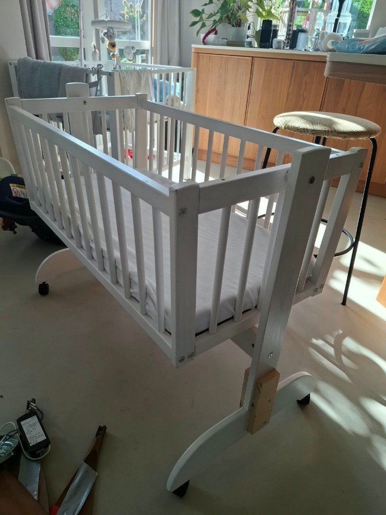 (Schommel)wiegje baby + matras + hemeltje, Kinderen en Baby's, Ophalen, Gebruikt, Ledikant