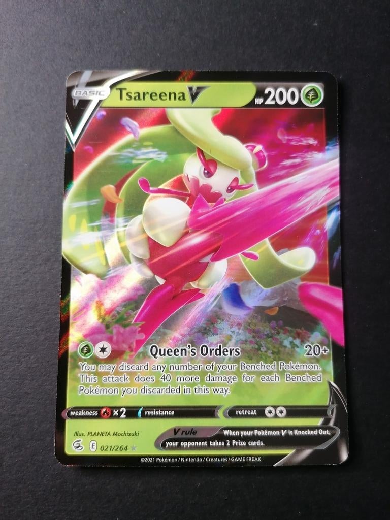 Tsareena V - Holofoil 021/264 - Pokémon, Ophalen of Verzenden, Zo goed als nieuw, Foil